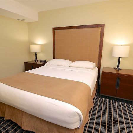Medicine Hat Inn & Suites Екстер'єр фото