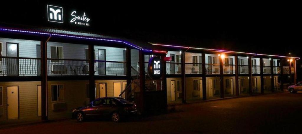 Medicine Hat Inn & Suites Екстер'єр фото