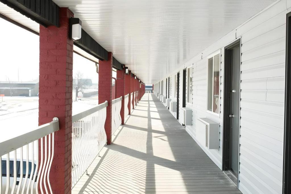 Medicine Hat Inn & Suites Екстер'єр фото