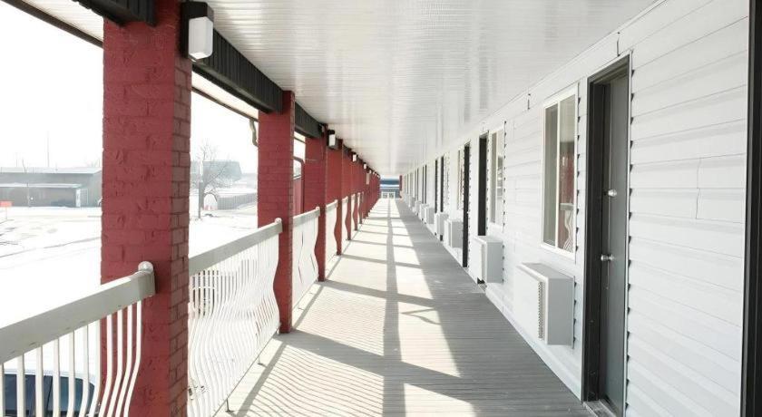 Medicine Hat Inn & Suites Екстер'єр фото