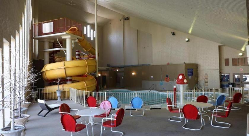 Medicine Hat Inn & Suites Екстер'єр фото