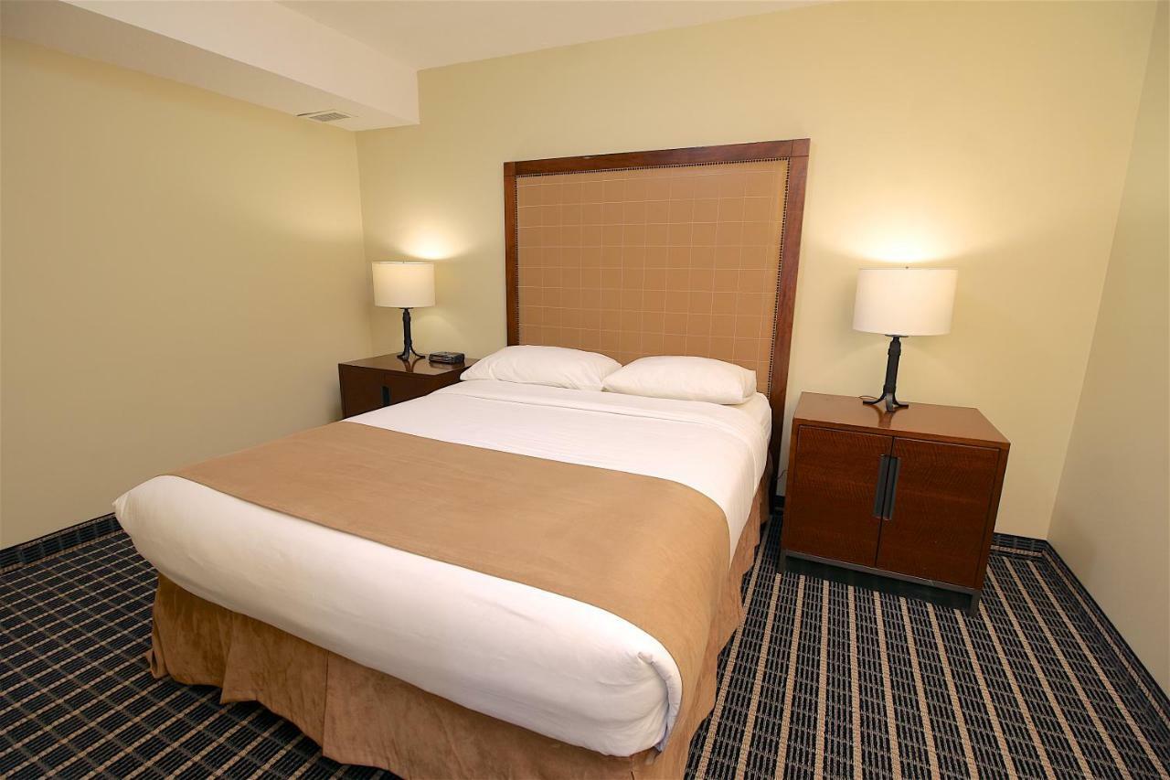 Medicine Hat Inn & Suites Екстер'єр фото
