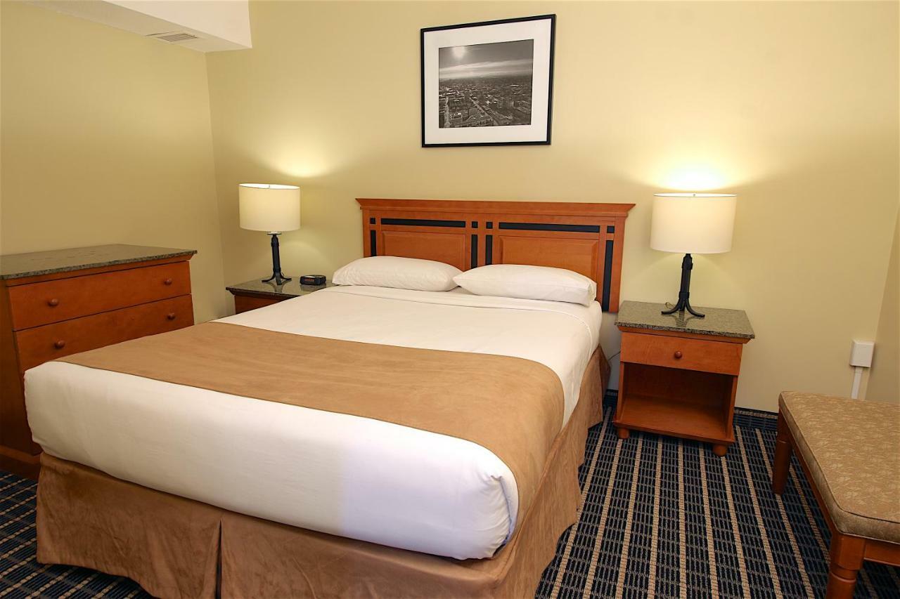 Medicine Hat Inn & Suites Екстер'єр фото