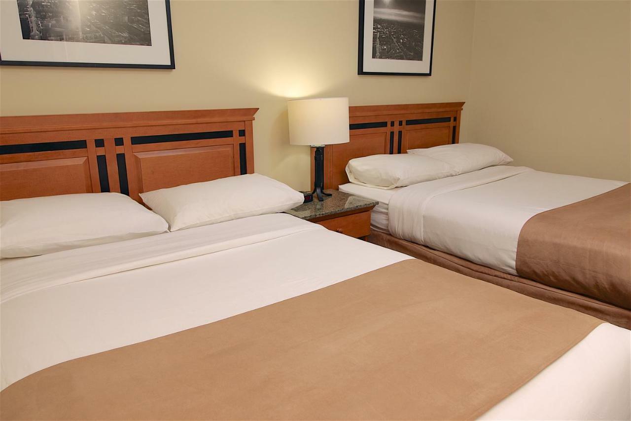 Medicine Hat Inn & Suites Екстер'єр фото