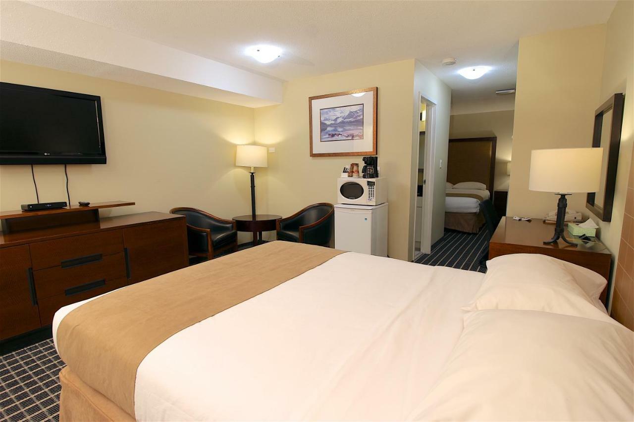 Medicine Hat Inn & Suites Екстер'єр фото