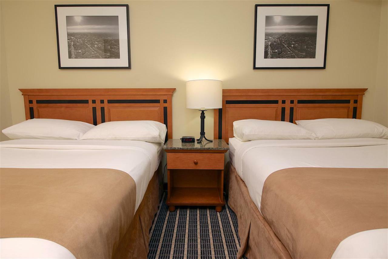 Medicine Hat Inn & Suites Екстер'єр фото