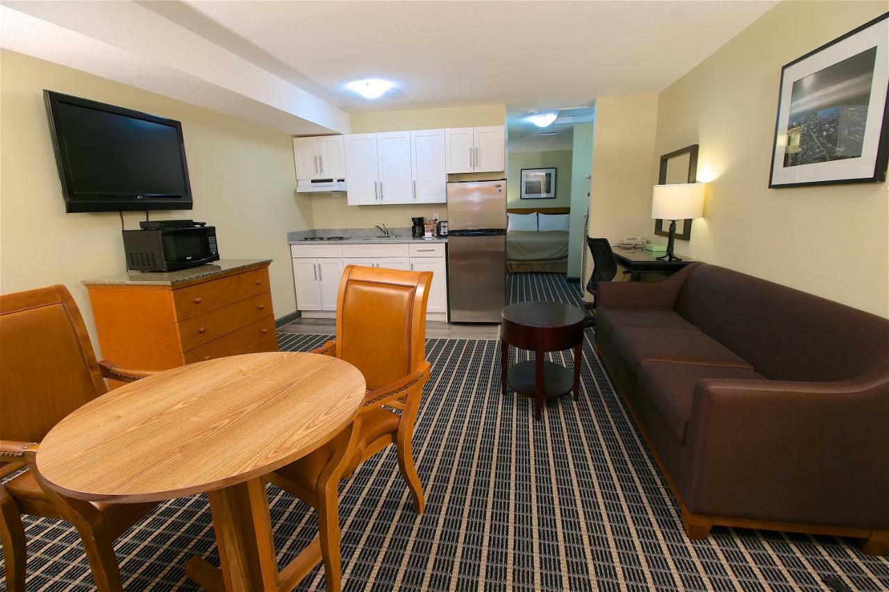 Medicine Hat Inn & Suites Екстер'єр фото