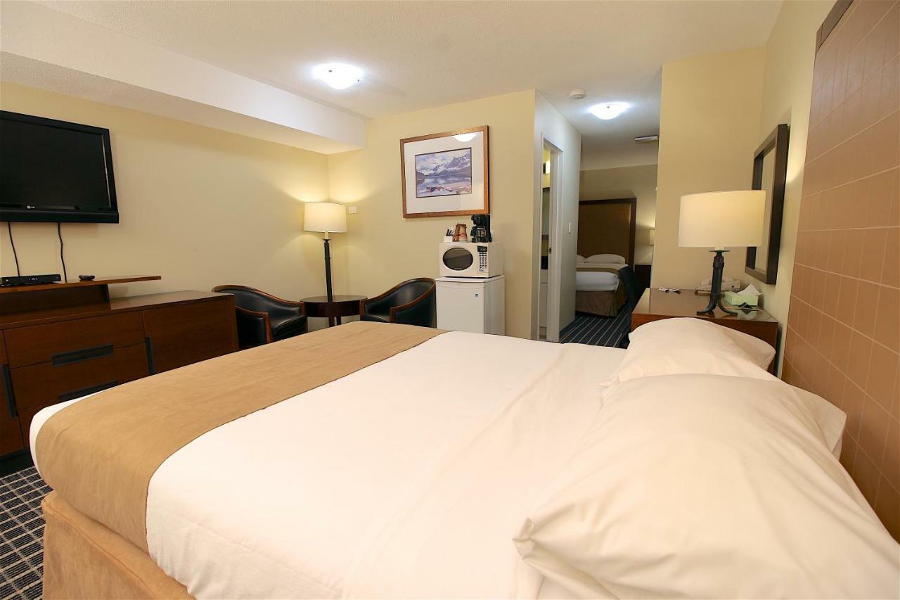 Medicine Hat Inn & Suites Екстер'єр фото