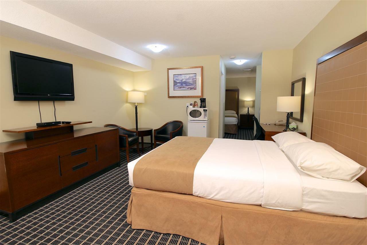 Medicine Hat Inn & Suites Екстер'єр фото