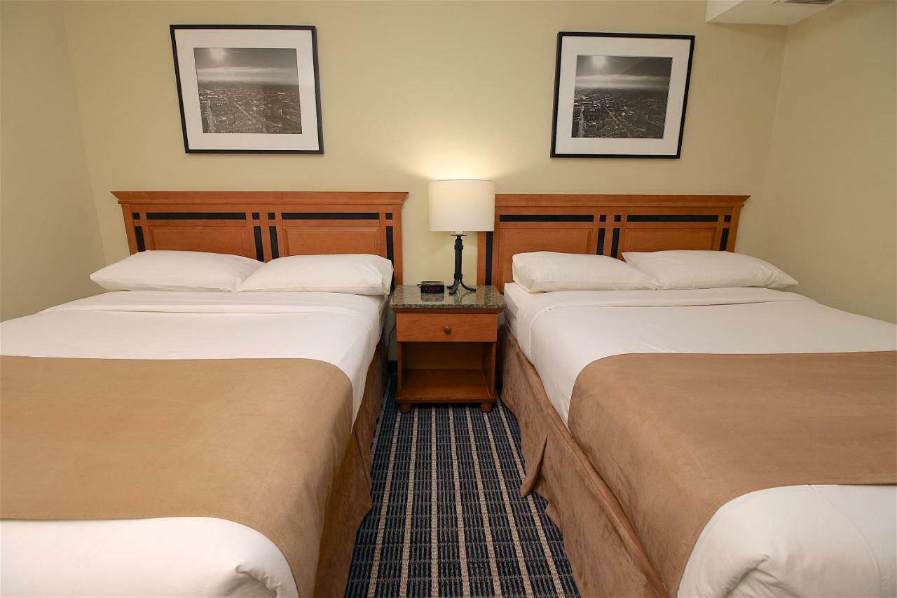 Medicine Hat Inn & Suites Екстер'єр фото