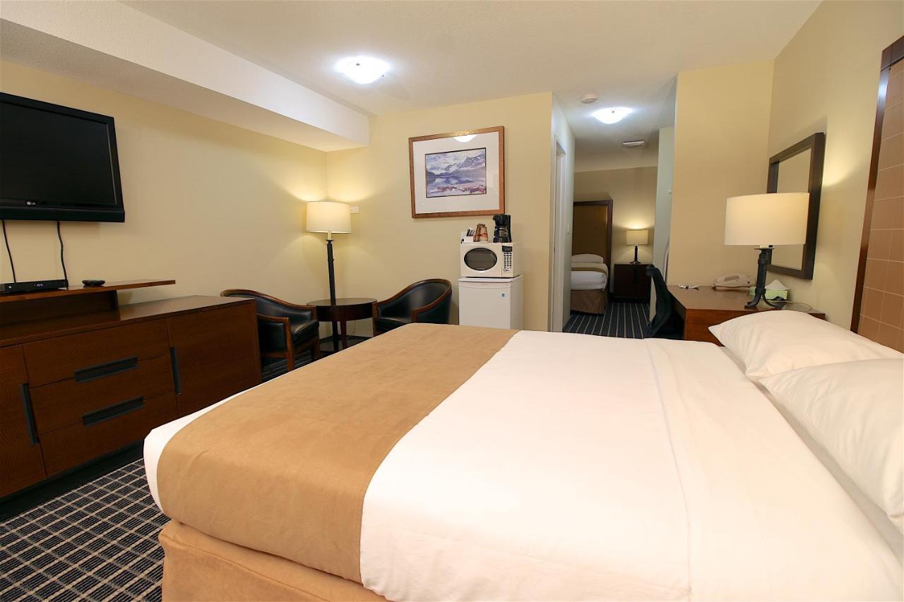 Medicine Hat Inn & Suites Екстер'єр фото